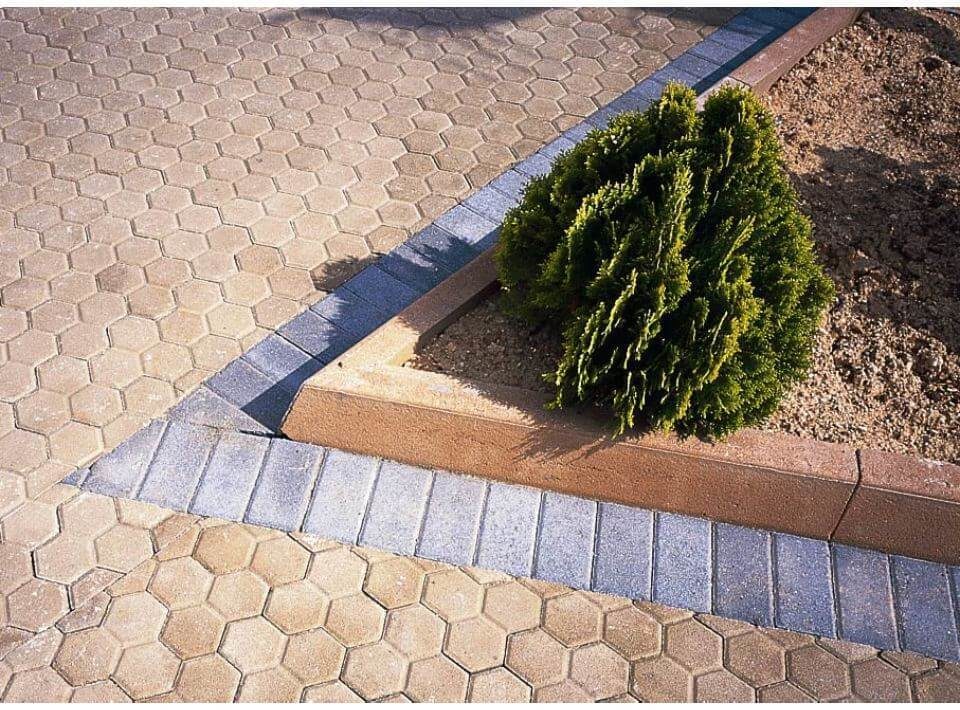 Application of the standard concrete kerb KR010